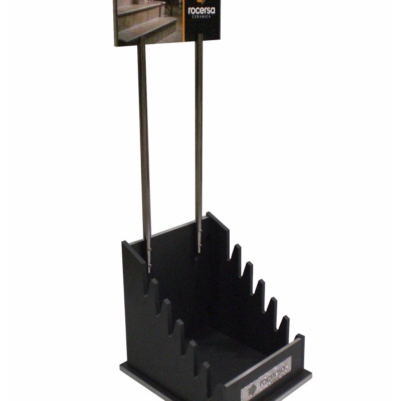 Expositor en melamina grafito para 6 piezas/paneles con 2 tubos de aluminio y fotograf&iacute;a ambiente